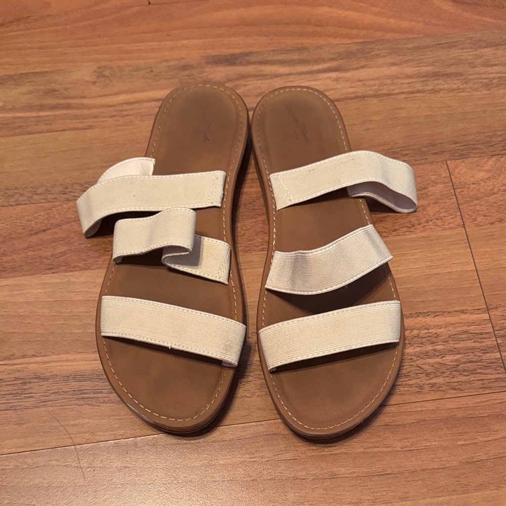 Universal Thread Tan and Cream Sandals